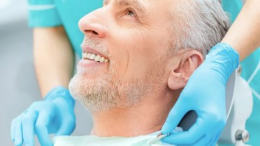 Особенности имплантации зубов при остеопорозе